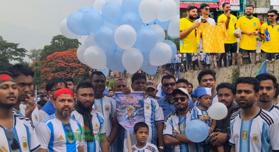 আর্জেন্টিনার র‍্যালিতে ব্রাজিল সমর্থকদের খেজুর, থ্রি-পিস ও হারপিক বিতরন