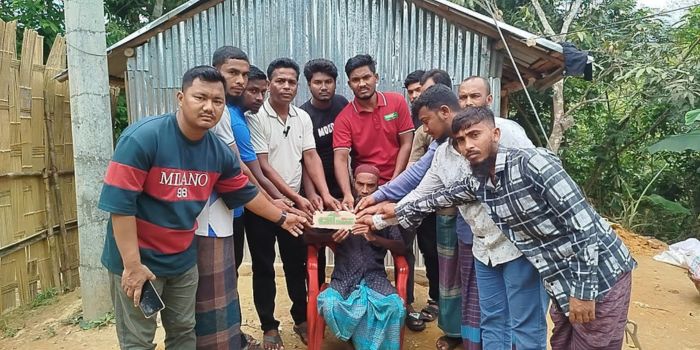 ক্যান্সার আক্রান্ত মহিবুল্লাহর পরিবারের পাশে বাঙ্গালহালিয়া মানবকল্যাণ ফাউন্ডেশন