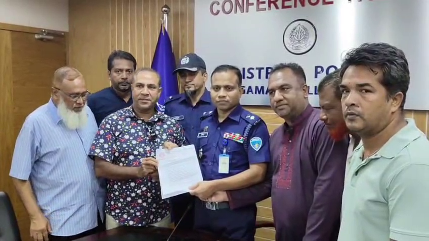 রাঙামাটিতে মালবাহী গাড়িতে যাত্রী পরিবহন বন্ধের দাবি; ২০ আগস্ট থেকে গাড়ি চলাচল বন্ধের হুঁশিয়ারি