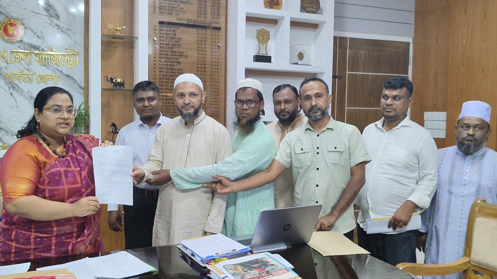 দ্রব্যমূল্যের ঊর্ধ্বগতি ও লোডশেডিংয়ের প্রতিবাদে ১১ দলীয় জোটের স্মারকলিপি