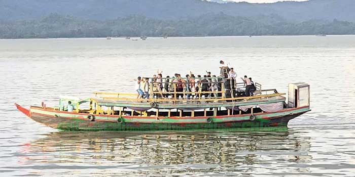 ‘পর্যটনবান্ধব’ কাপ্তাই হ্রদে শব্দদূষণের উন্মত্ততা; বোটে গান তীরে দুর্ভোগ !