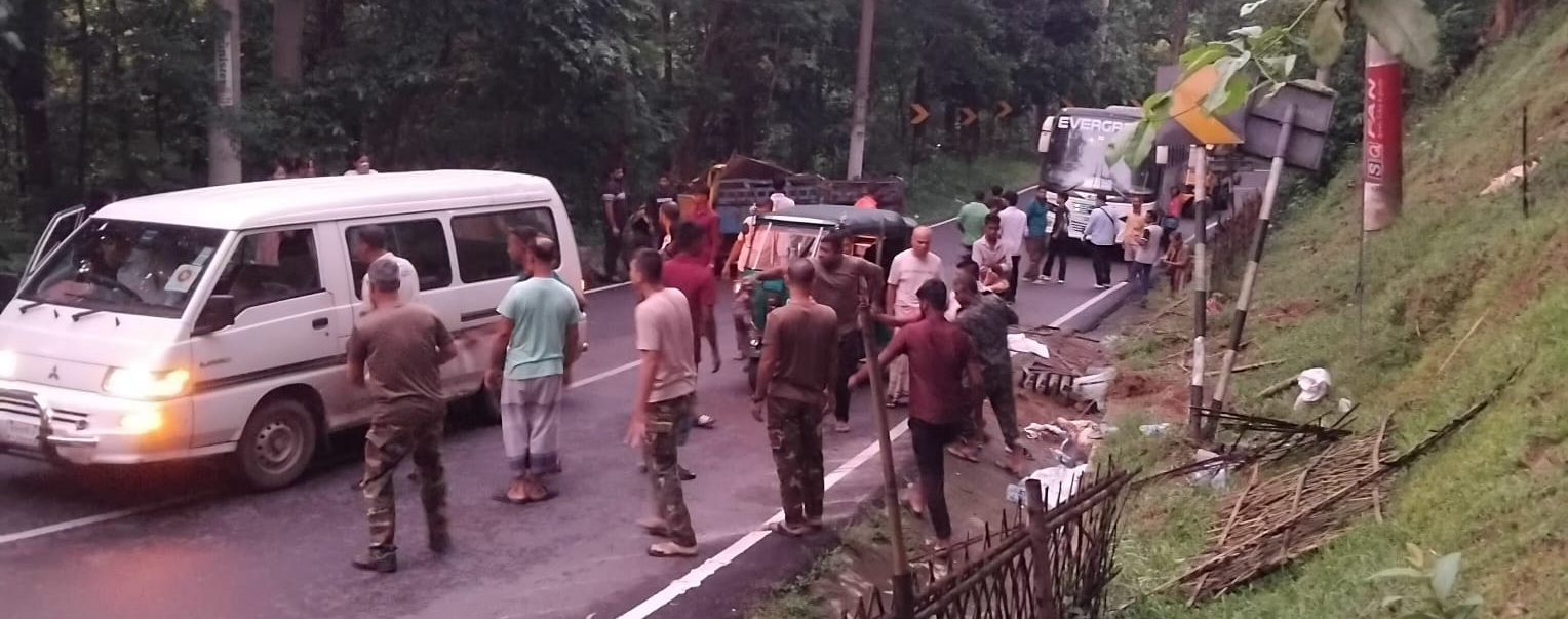 রাঙামাটিতে পিকআপ নিয়ন্ত্রণ হারিয়ে নিহত ৪, আহত ২