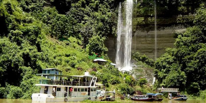 শ্রাবণের জলধারায় নতুন রূপে সুবলং ঝর্ণা, প্রকৃতির টানে ছুটছেন পর্যটকরা
