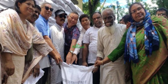 রাজস্থলীতে দুর্যোগকবলিত ৬০০ পরিবারকে জেলা পরিষদের খাদ্য সহায়তা