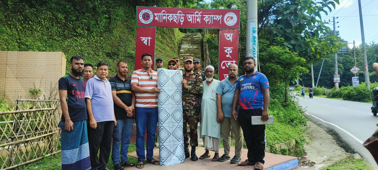 সাপছড়ি আয়শা বেগম এবাদতখানায় সদর জোনের ফ্লোর ম্যাট উপহার
