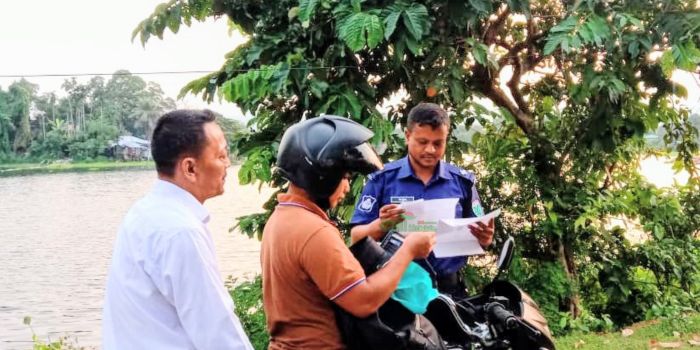 সড়কে শৃঙ্খলা ফেরাতে রাঙামাটিতে পুলিশের বিশেষ অভিযান