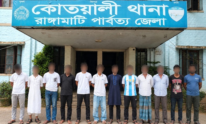 পুলিশের বিশেষ অভিযান: মাদক কারবারি ও অস্থিতিশীলতা সৃষ্টির অভিযোগে আটক ১২