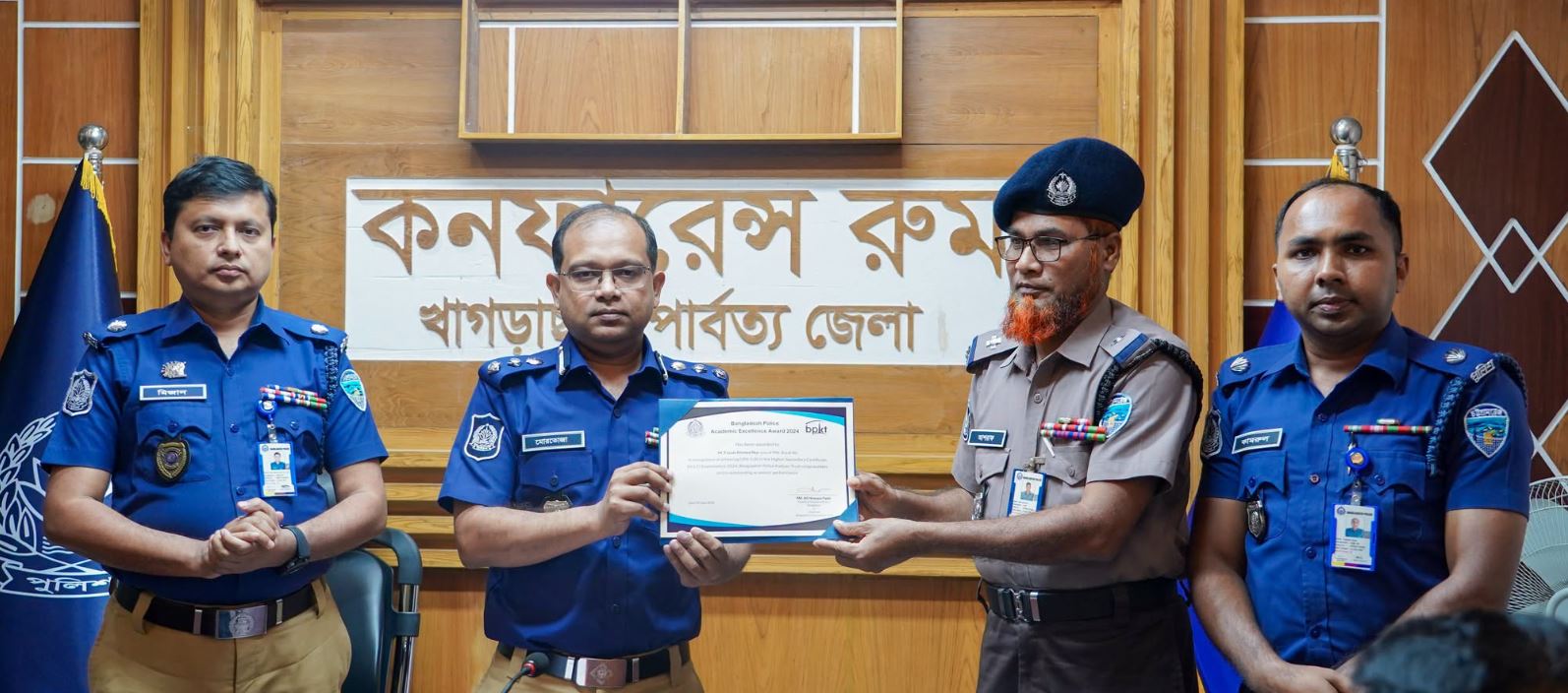 খাগড়াছড়িতে পুলিশ মেধা বৃত্তিপ্রাপ্ত কৃতি শিক্ষার্থীদের সম্মাননা প্রদান