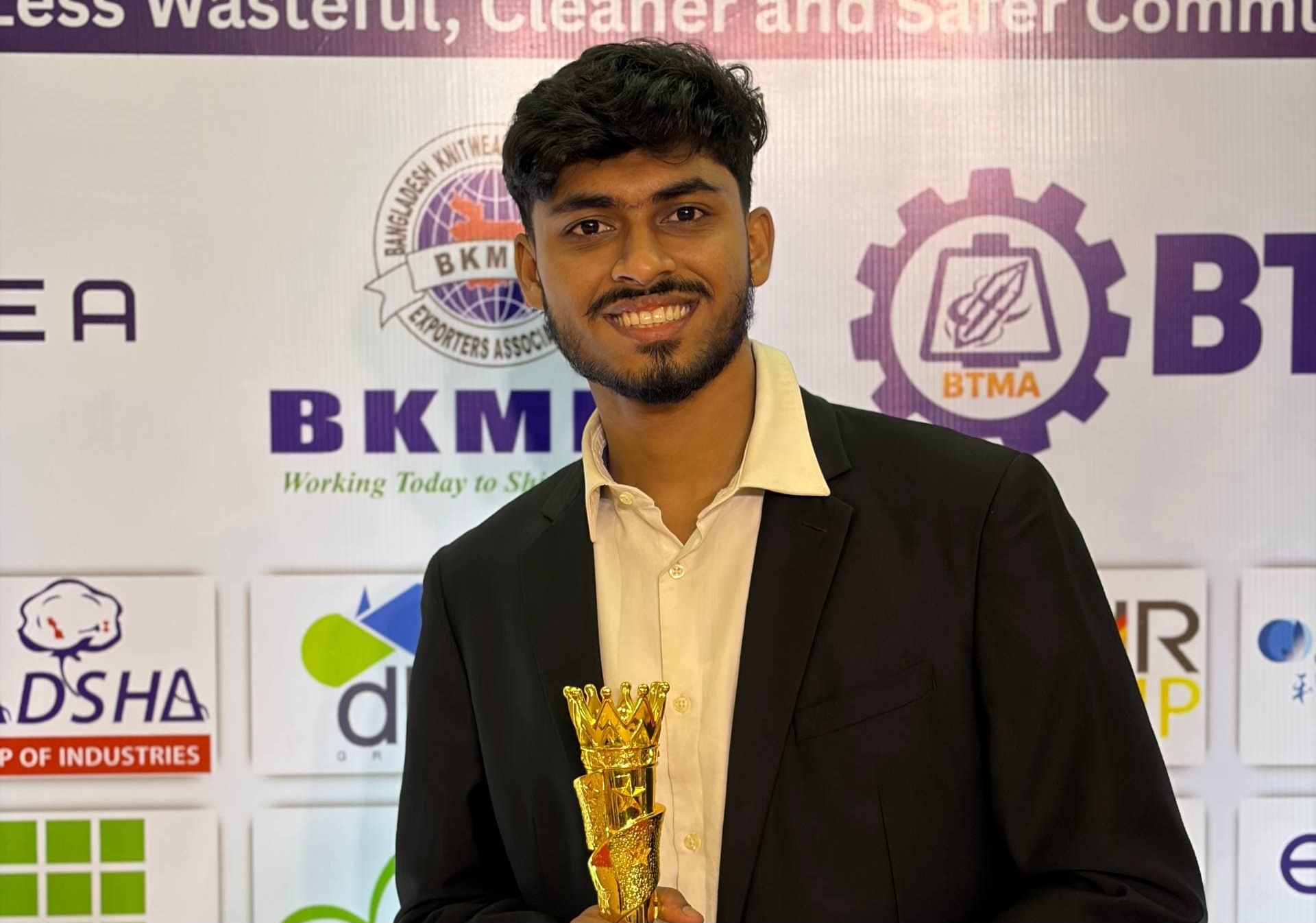 রাঙামাটির ছেলে হোসাইনের হাত ধরে বিশ্বমঞ্চে বাংলাদেশ, হংকং যাচ্ছে চ্যাম্পিয়ন টিম লেজারাস