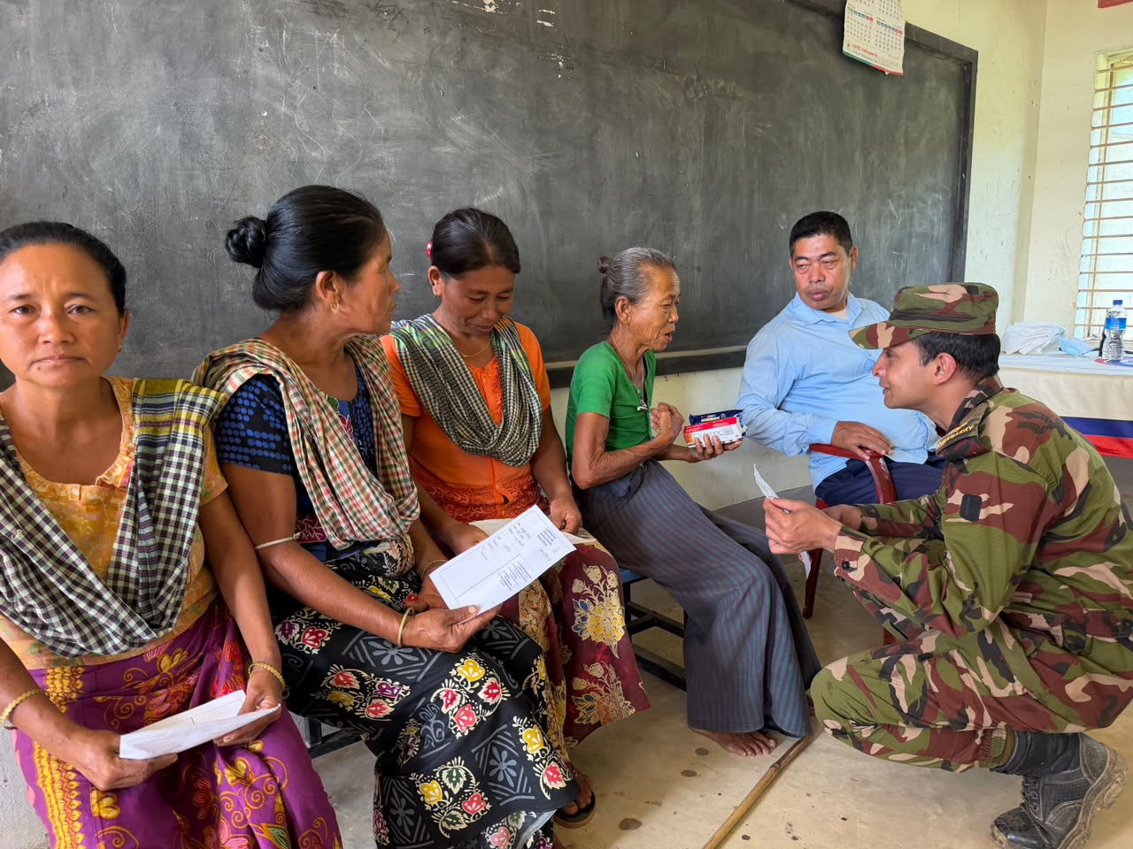 লক্ষ্মীছড়ির দুর্গম বড়পাড়ায় সেনাবাহিনীর উদ্যোগে বিনামূল্যে চিকিৎসাসেবা