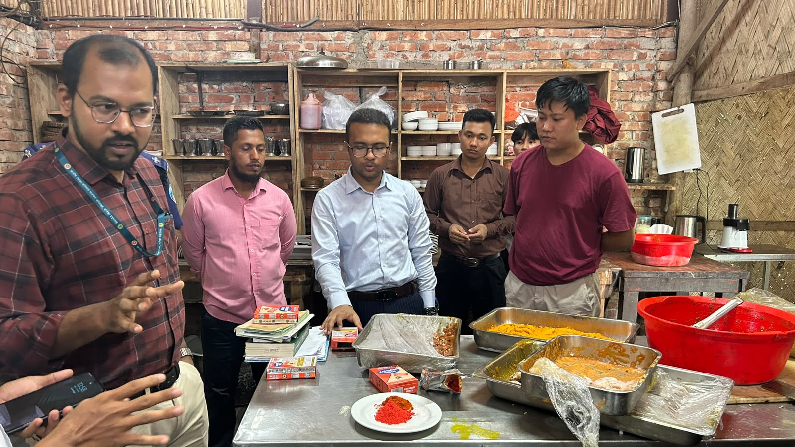 পর্যটকদের খাবার নিয়ে ৩ রিসোর্টে ভয়াবহ অনিয়ম: বার্গী লেককে ২ লাখ টাকা জরিমানা